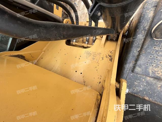 大臂背部俯視(工作和回轉(zhuǎn)裝置) 大臂背部俯視(工作和回轉(zhuǎn)裝置)