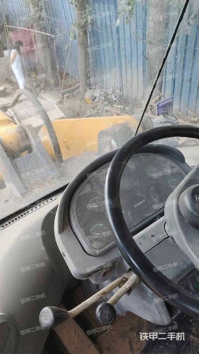 駕駛室工作臺(整機外觀及大件) 駕駛室工作臺(整機外觀及大件)