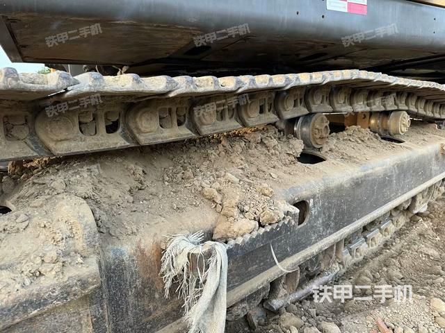 单侧履带整体(整机外观) 单侧履带整体(整机外观)