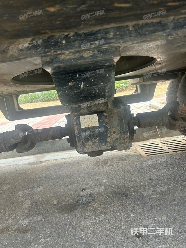 驾驶室顶部（整机外观）