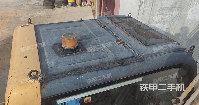 驾驶室顶部(整机外观) 驾驶室顶部(整机外观)