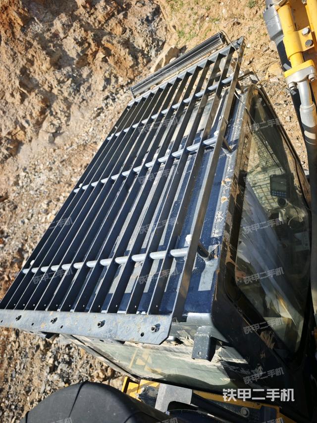 驾驶室顶部(整机外观) 驾驶室顶部(整机外观)