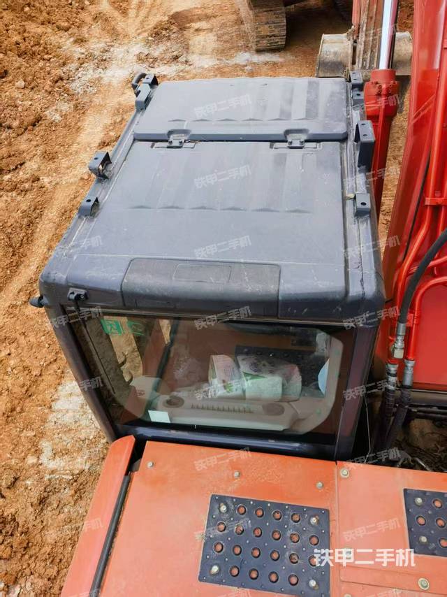 驾驶室顶部（整机外观）