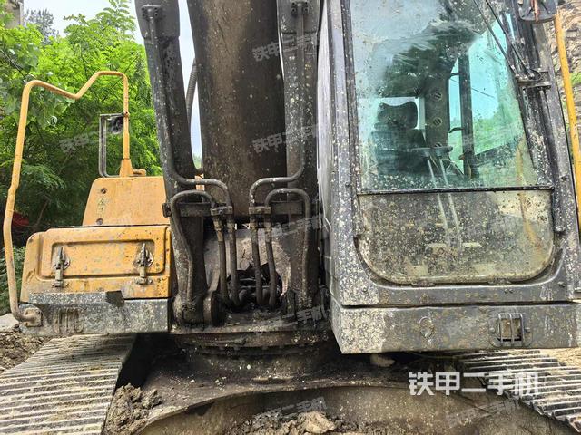 驾驶室整体(整机外观) 驾驶室整体(整机外观)