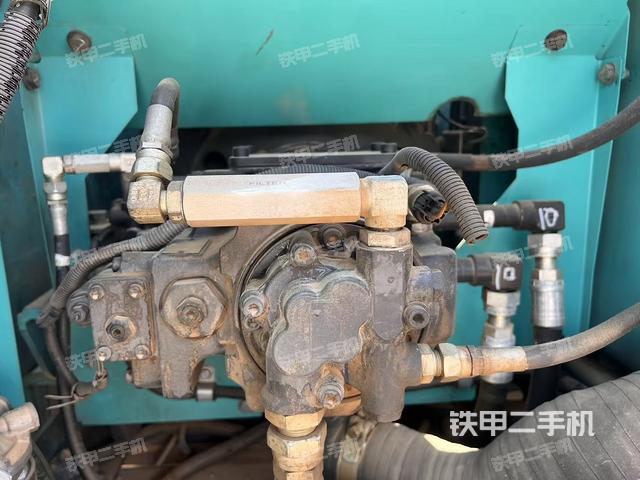 液壓泵艙室正面整體（整機(jī)外觀）