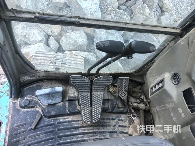 后窗玻璃角標(biāo)(駕駛室部分) 后窗玻璃角標(biāo)(駕駛室部分)