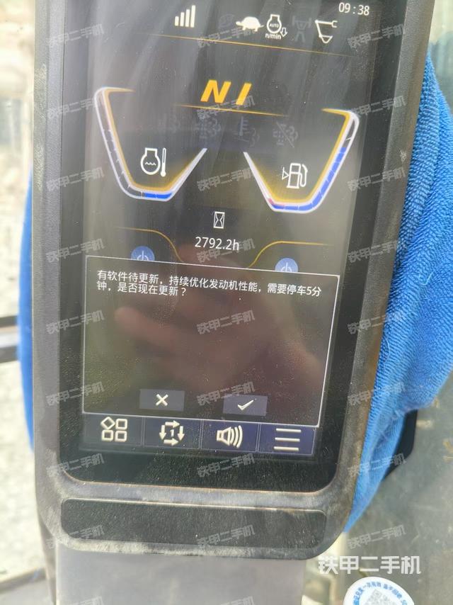 駕駛室整體(整機(jī)外觀) 駕駛室整體(整機(jī)外觀)