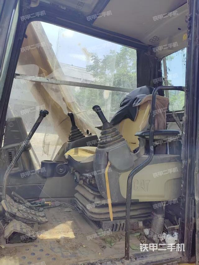 駕駛室整體(整機外觀) 駕駛室整體(整機外觀)