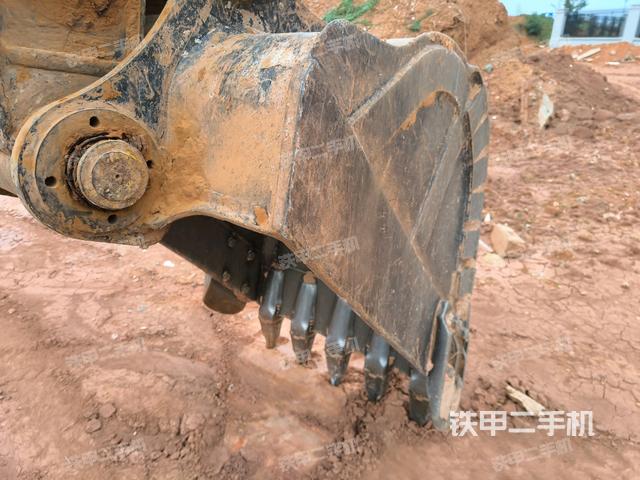 大臂油缸整體?豎拍(工作和回轉(zhuǎn)裝置) 大臂油缸整體?豎拍(工作和回轉(zhuǎn)裝置)