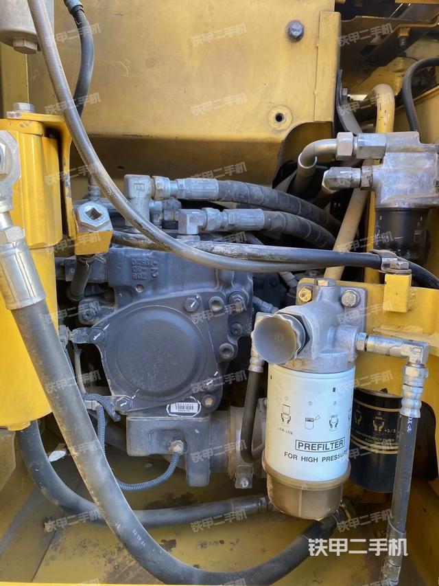 液壓泵艙室正面整體(整機外觀) 液壓泵艙室正面整體(整機外觀)