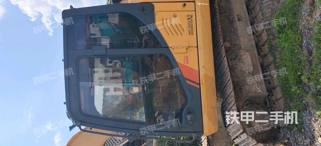 駕駛室整體(整機(jī)外觀) 駕駛室整體(整機(jī)外觀)