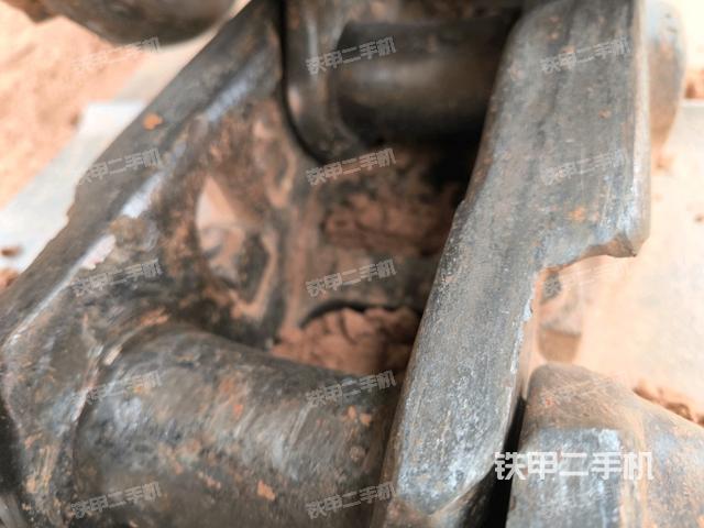 右側(cè)履帶整體(行走機(jī)構(gòu)) 右側(cè)履帶整體(行走機(jī)構(gòu))