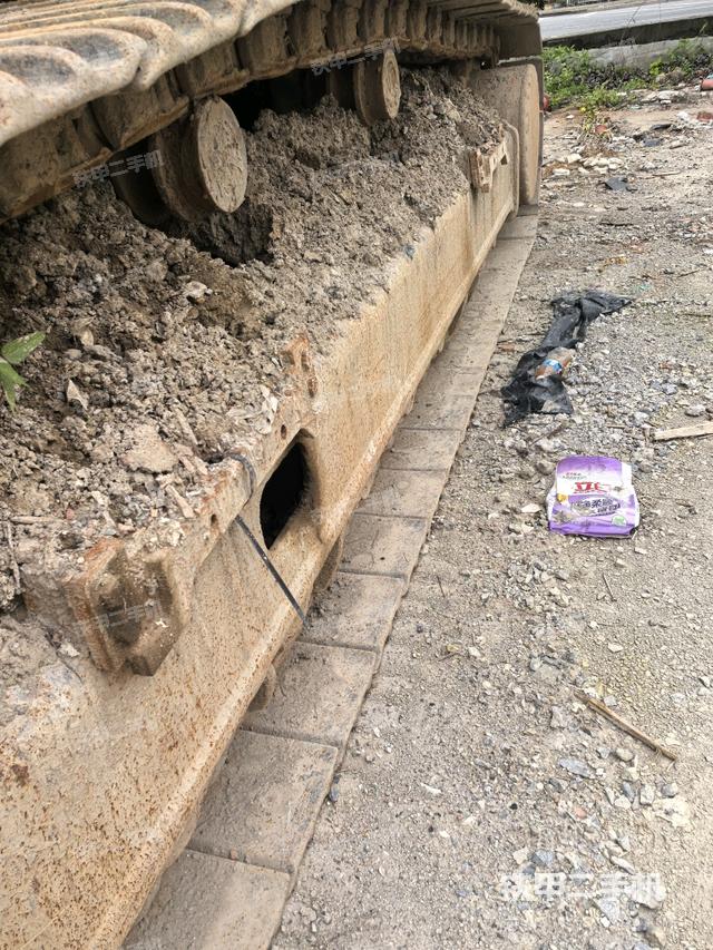 右側(cè)履帶整體(行走機(jī)構(gòu)) 右側(cè)履帶整體(行走機(jī)構(gòu))