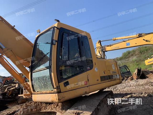 現(xiàn)代R225LC-7挖掘機(jī)