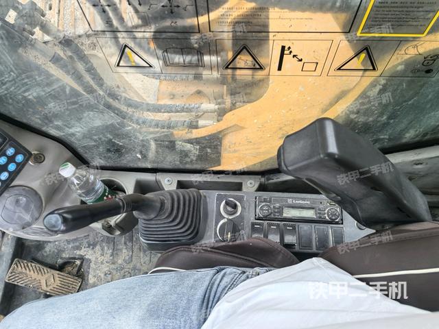 座椅右側(cè)控制臺/鑰匙門/油門/含右手柄(駕駛室部分) 座椅右側(cè)控制臺/鑰匙門/油門/含右手柄(駕駛室部分)