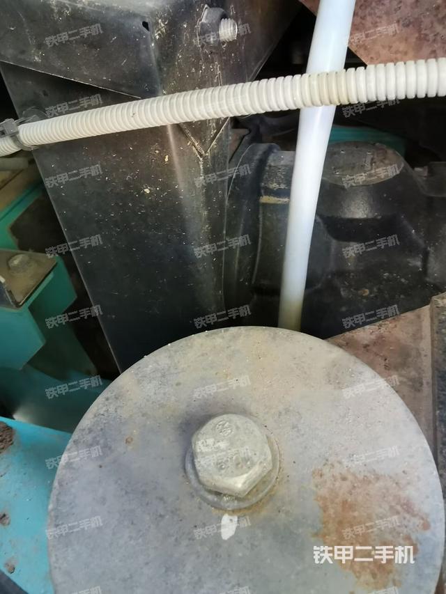 液壓泵艙室正面整體(整機(jī)外觀) 液壓泵艙室正面整體(整機(jī)外觀)