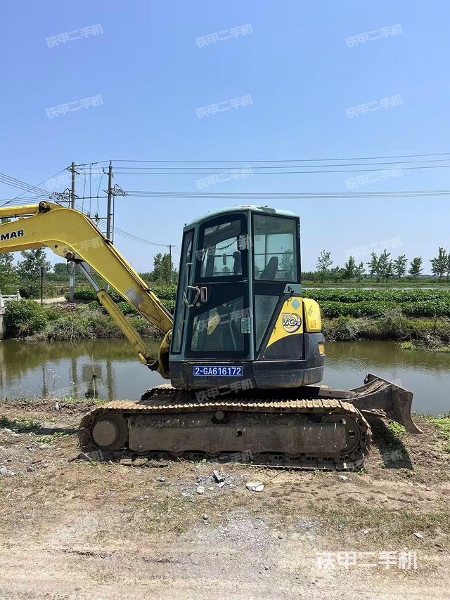 駕駛室整體(整機(jī)外觀) 駕駛室整體(整機(jī)外觀)