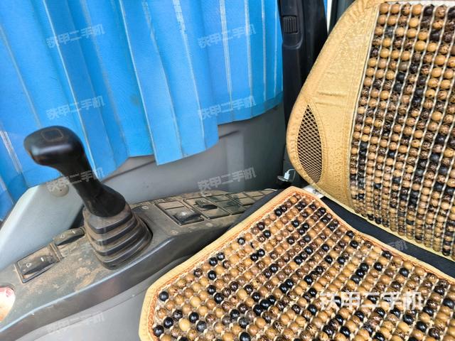 駕駛室左后45度(駕駛室部分) 駕駛室左后45度(駕駛室部分)