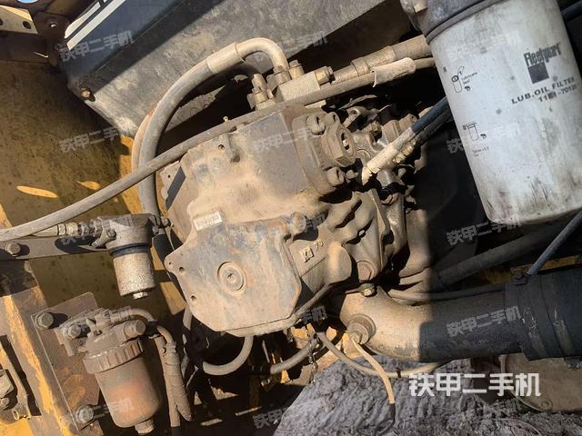 液壓泵艙室正面整體(整機(jī)外觀) 液壓泵艙室正面整體(整機(jī)外觀)