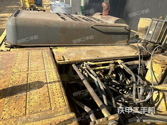 回轉(zhuǎn)馬達(dá)和主控閥(整機(jī)外觀) 回轉(zhuǎn)馬達(dá)和主控閥(整機(jī)外觀)