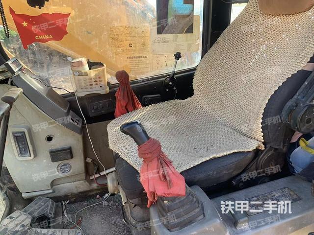 駕駛室整體(整機(jī)外觀) 駕駛室整體(整機(jī)外觀)