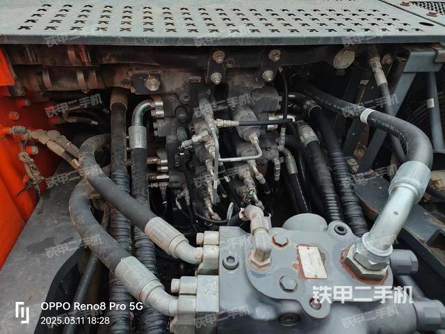 回轉馬達和主控閥（整機外觀）