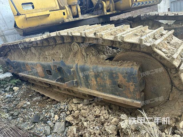 單側(cè)履帶整體(整機外觀) 單側(cè)履帶整體(整機外觀)