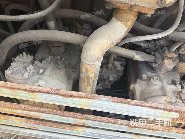 液壓泵艙室正面整體(整機(jī)外觀) 液壓泵艙室正面整體(整機(jī)外觀)