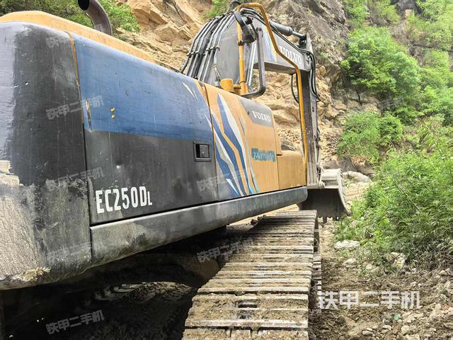 整机右后45°(整机外观) 整机右后45°(整机外观)