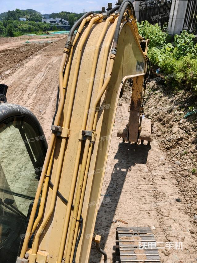 大臂背部俯視（工作和回轉(zhuǎn)裝置）