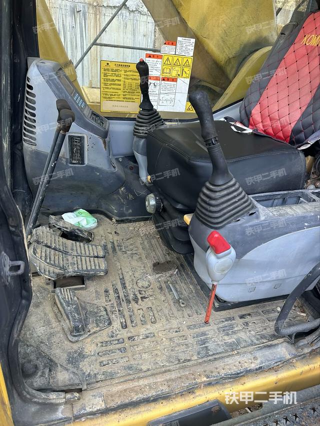 駕駛室整體(整機外觀) 駕駛室整體(整機外觀)