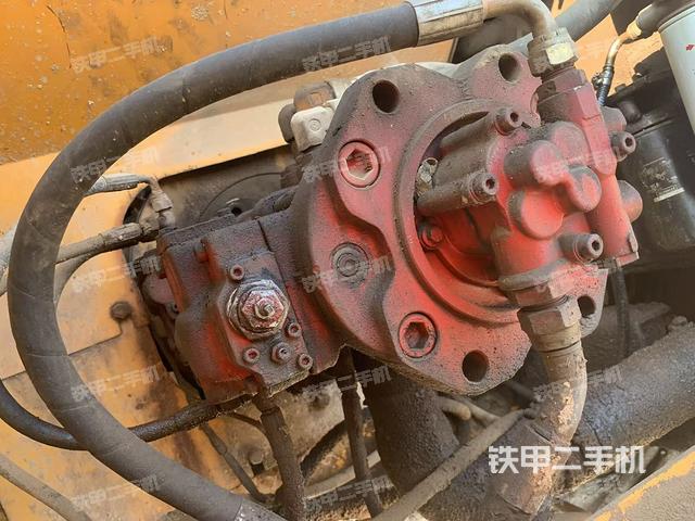 液壓泵艙室正面整體(整機(jī)外觀) 液壓泵艙室正面整體(整機(jī)外觀)