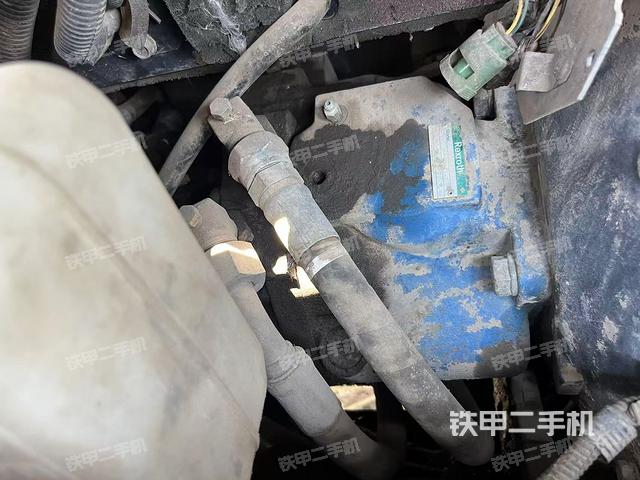 液壓泵艙室正面整體(整機(jī)外觀) 液壓泵艙室正面整體(整機(jī)外觀)