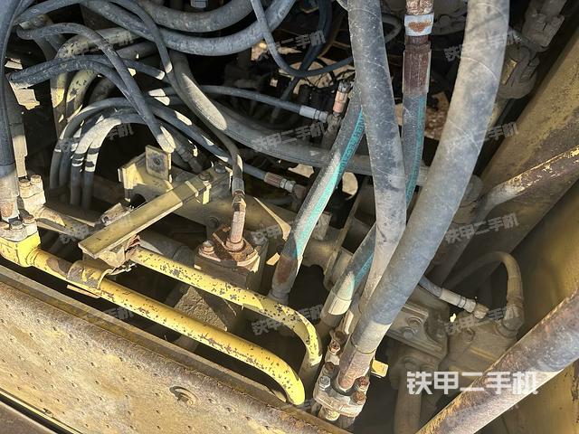 液壓泵艙室正面整體(整機(jī)外觀) 液壓泵艙室正面整體(整機(jī)外觀)