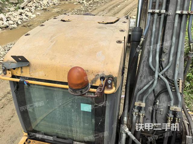 驾驶室顶部(整机外观) 驾驶室顶部(整机外观)