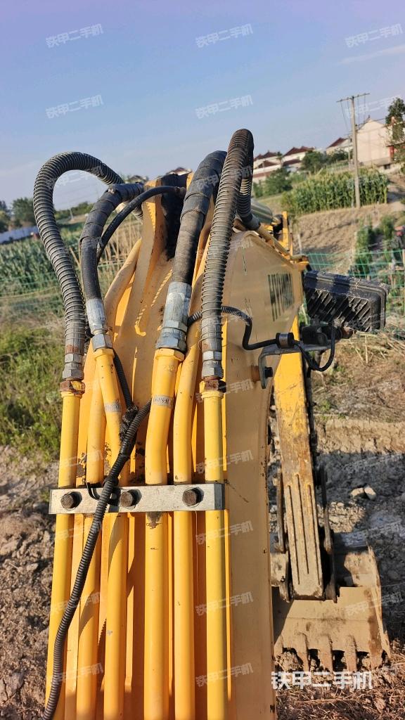 大臂背部俯視(工作和回轉(zhuǎn)裝置) 大臂背部俯視(工作和回轉(zhuǎn)裝置)