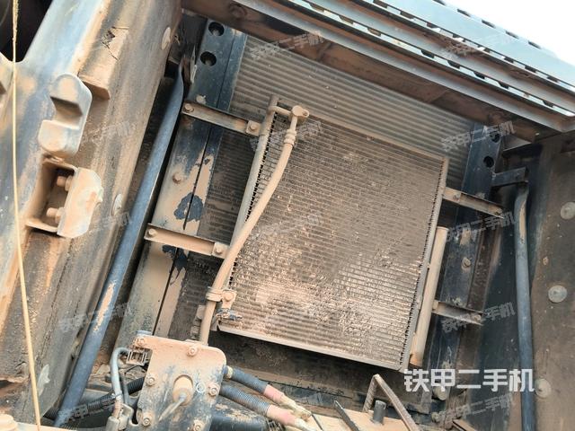 散熱器正面(大件艙室) 散熱器正面(大件艙室)