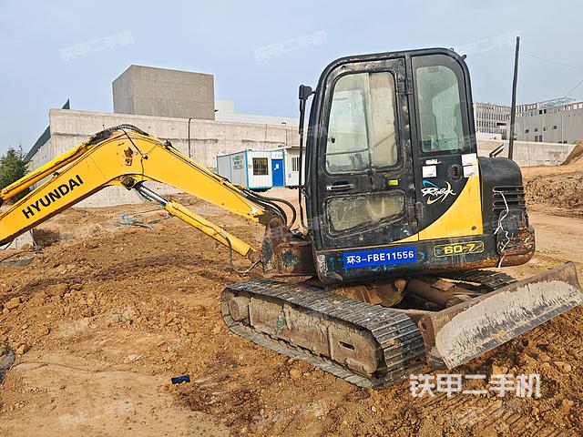 驾驶室顶部（整机外观）