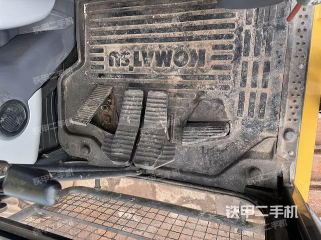 后窗玻璃角標(biāo)(駕駛室部分) 后窗玻璃角標(biāo)(駕駛室部分)