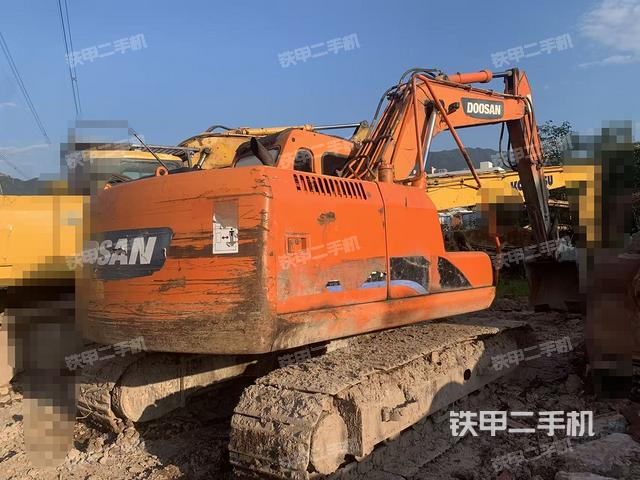 整機(jī)右后45°(整機(jī)外觀) 整機(jī)右后45°(整機(jī)外觀)