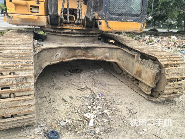 轉(zhuǎn)盤和下車架正前(工作和回轉(zhuǎn)裝置) 轉(zhuǎn)盤和下車架正前(工作和回轉(zhuǎn)裝置)