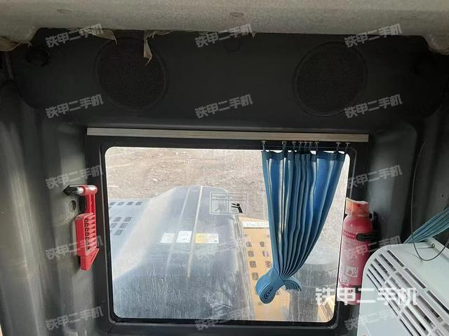 駕駛室頂部(整機(jī)外觀) 駕駛室頂部(整機(jī)外觀)