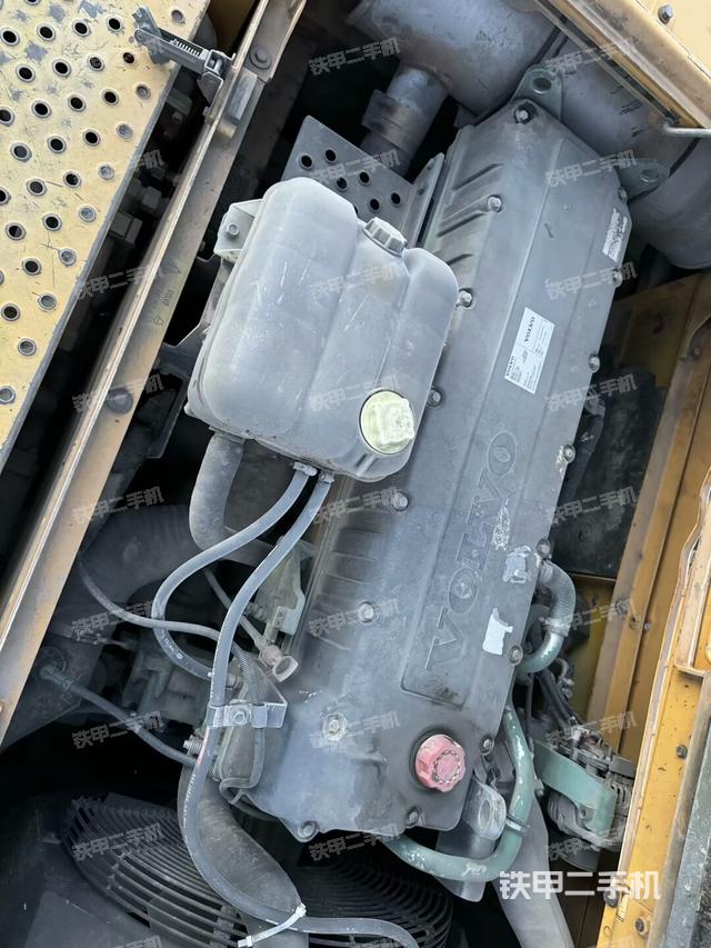 发动机整体俯视(整机外观) 发动机整体俯视(整机外观)