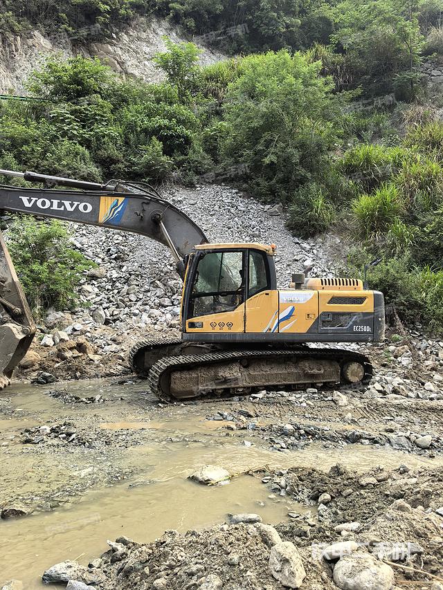 沃爾沃EC220DL挖掘機(jī)