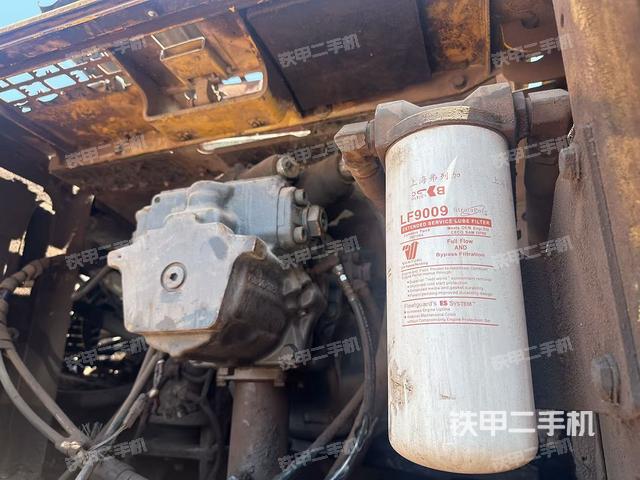 液壓泵艙室正面整體(整機(jī)外觀) 液壓泵艙室正面整體(整機(jī)外觀)