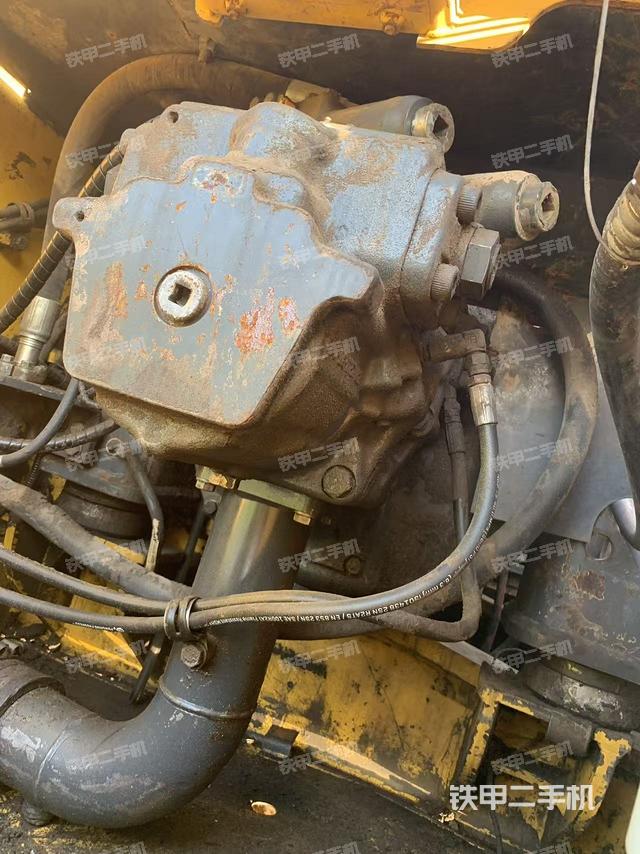 液壓泵艙室正面整體(整機(jī)外觀) 液壓泵艙室正面整體(整機(jī)外觀)