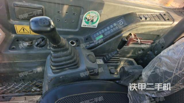 座椅右側(cè)控制臺/鑰匙門/油門/含右手柄(駕駛室部分) 座椅右側(cè)控制臺/鑰匙門/油門/含右手柄(駕駛室部分)