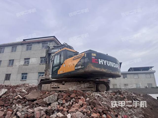 現(xiàn)代R215VS挖掘機(jī)