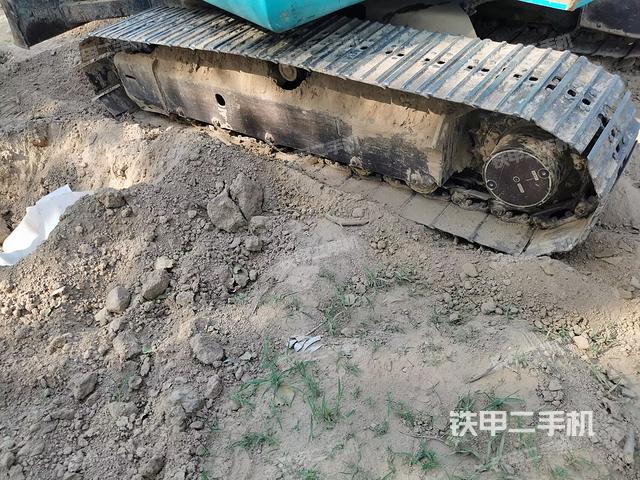 單側(cè)履帶整體(整機(jī)外觀) 單側(cè)履帶整體(整機(jī)外觀)