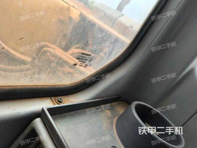座椅左側(cè)控制臺/音響/含左手柄(駕駛室部分) 座椅左側(cè)控制臺/音響/含左手柄(駕駛室部分)